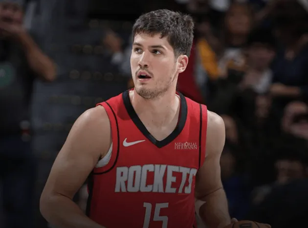 星空体育app官方网站-谢泼德全场出战18分钟，9中5得到14分2助攻2抢断