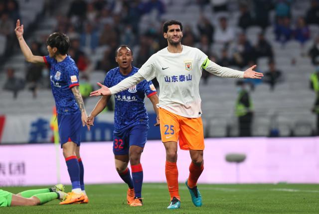 星空体育app官方下载-一人遭禁赛泰山两战全败遇进球荒 费莱尼也不管用