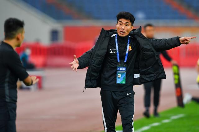 星空体育app官方下载-9轮不胜！1进球难掩尴尬 郑智老友团已束手无策？