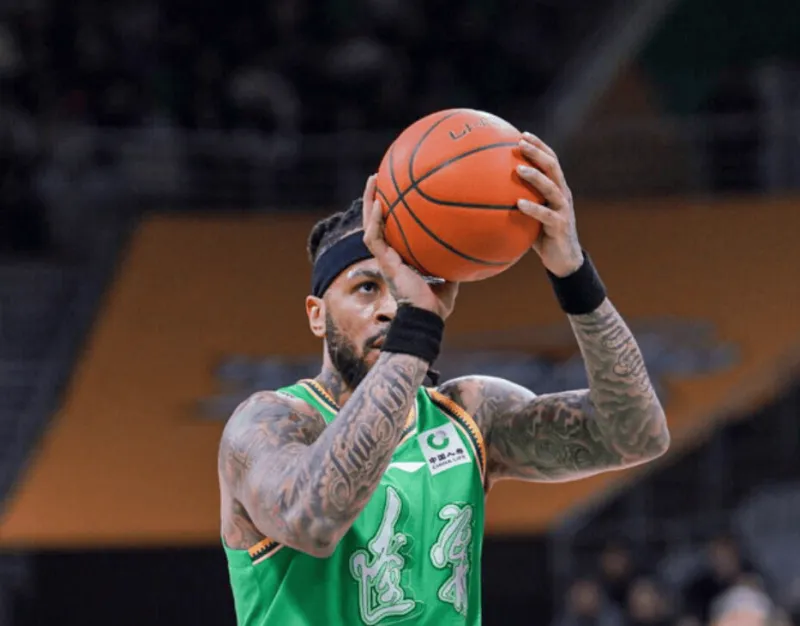 星空体育app-莫兰德全场8中4，罚球8中3得到11分11篮板3助攻3抢断2盖帽