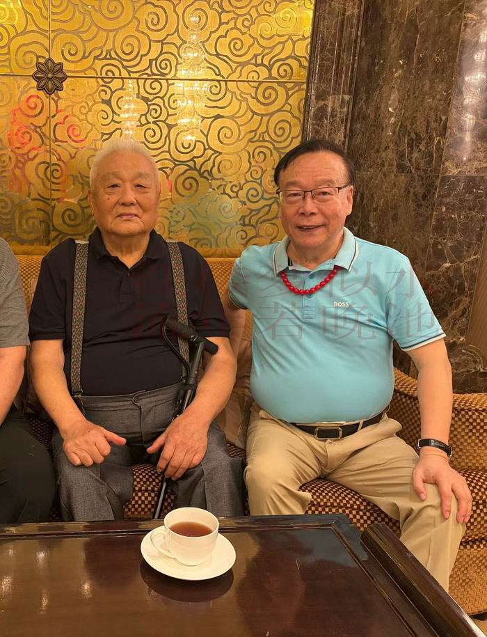 星空体育app官方下载-国足泰斗年维泗93周岁寿宴，石雪清与众多名宿相聚，看看都有谁？|大连|中国足球|徐根宝|中国男足|国足主帅_新浪体育_新浪新闻